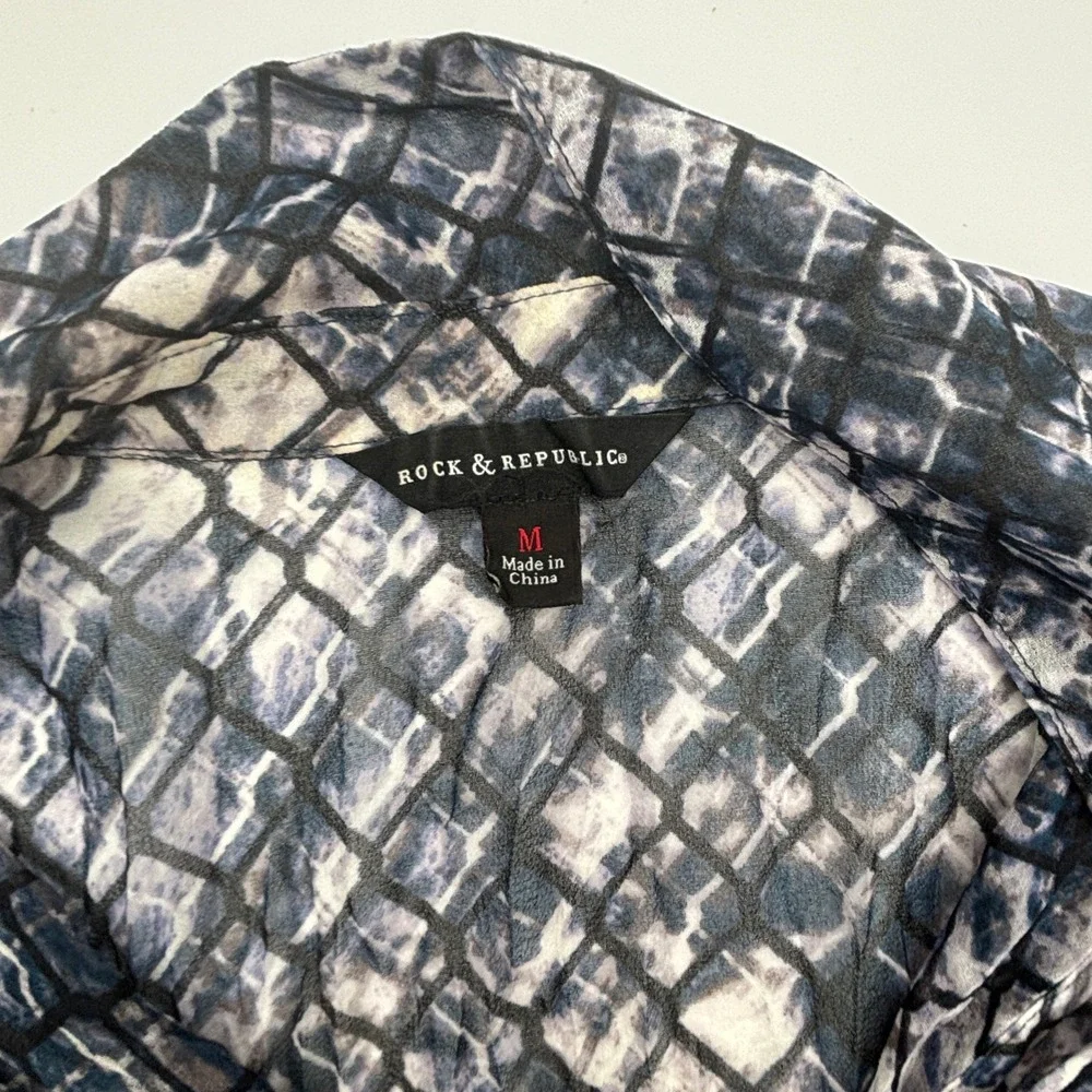 Rock & Republic womens‎ long sleeve button down shirt snakeskin print size M